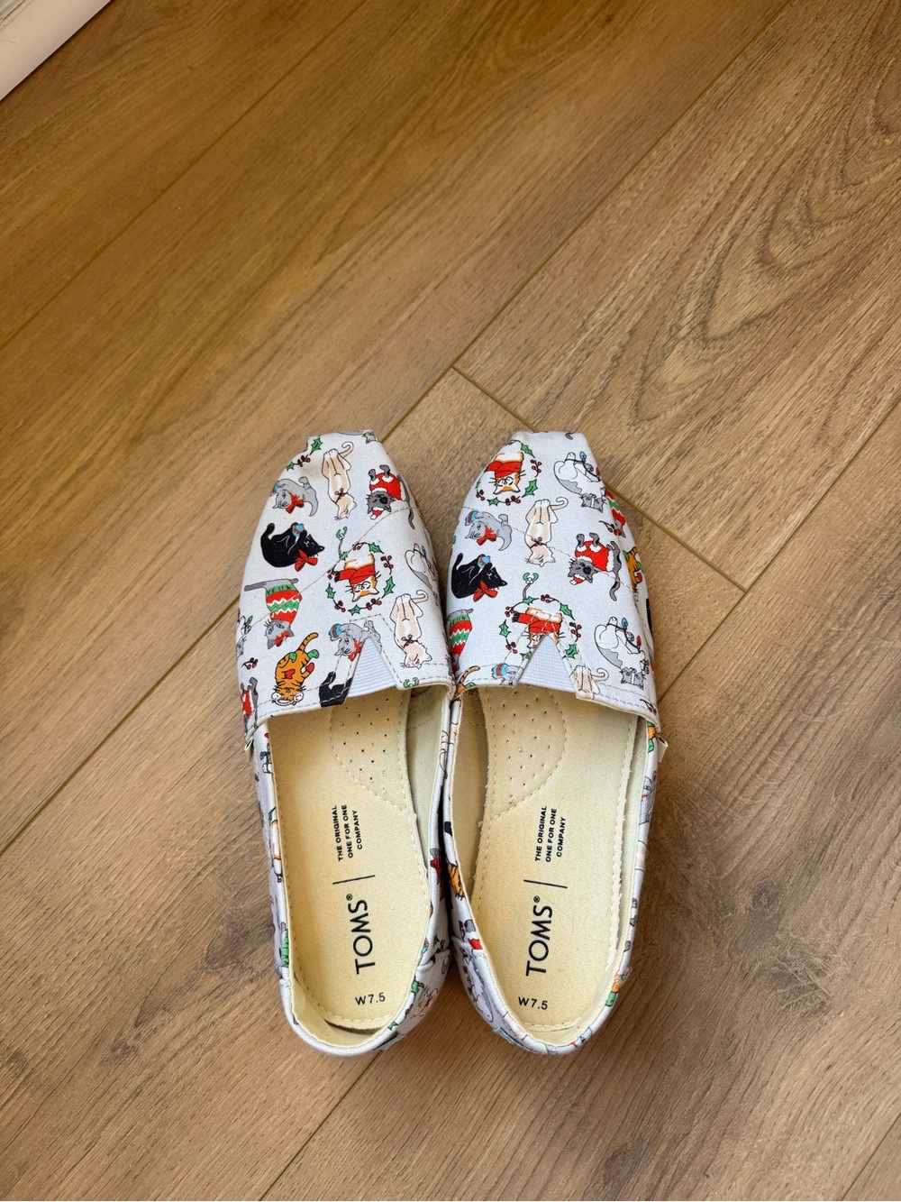 Toms White Christmas Cat Women’s Shoes 7.5